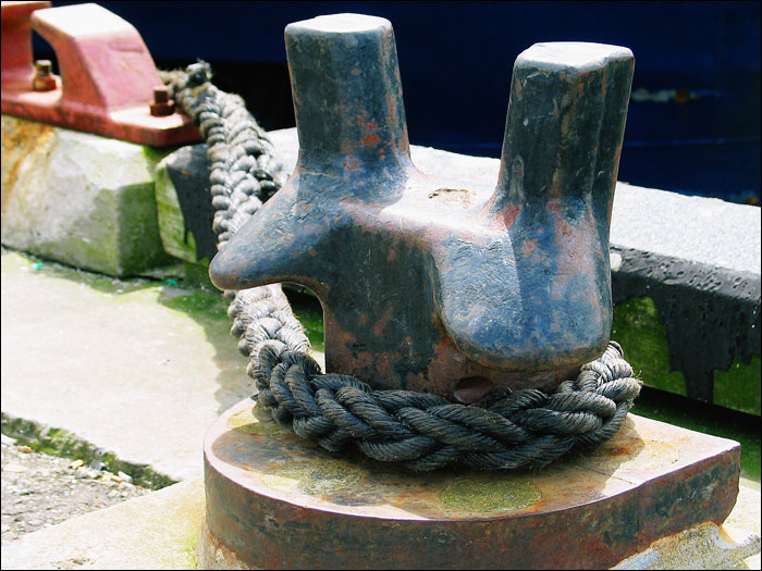 A solid rope on a solid bollard.